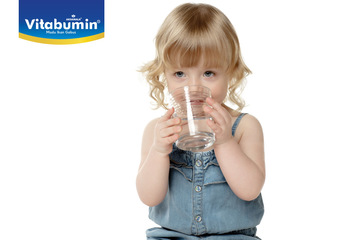 Selain Air putih, Cairan Apa Saja Yang Baik Dikonsumsi Anak ?